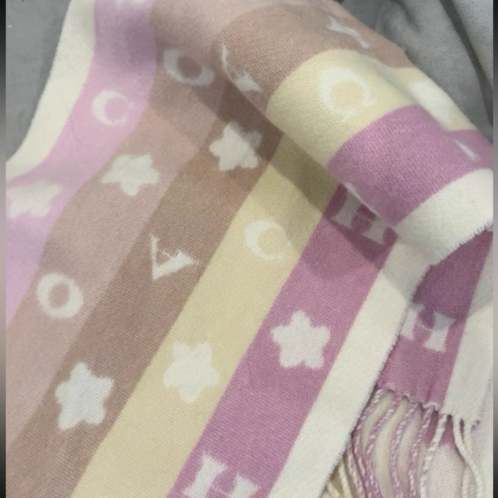 Coach  wool scarf brand new
